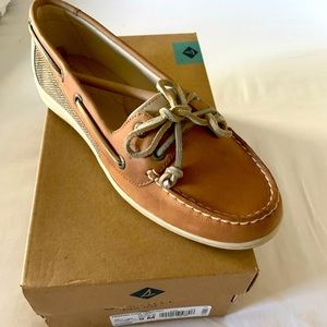 Women's 9M Sperry NWT